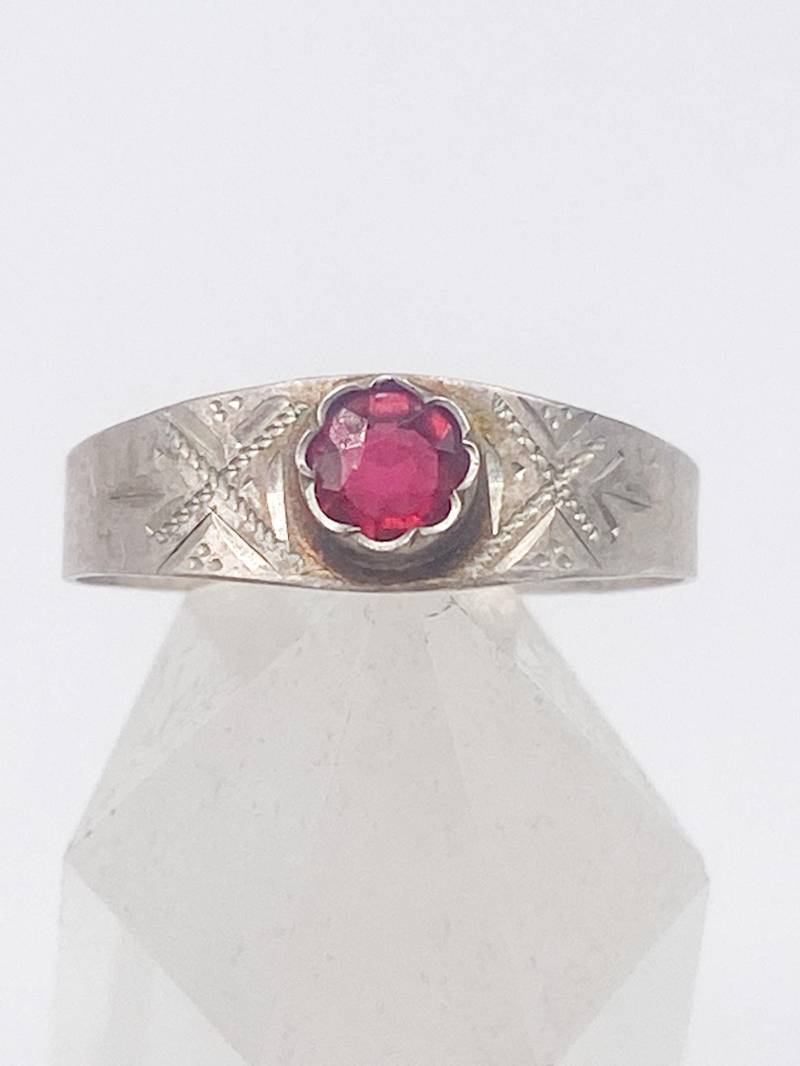 Vintage Ring Mit Pinkem Bierkrug Als Blume Aus 835Er Silber Größe 55 - 17, 5 Mm von MagnetBerlin