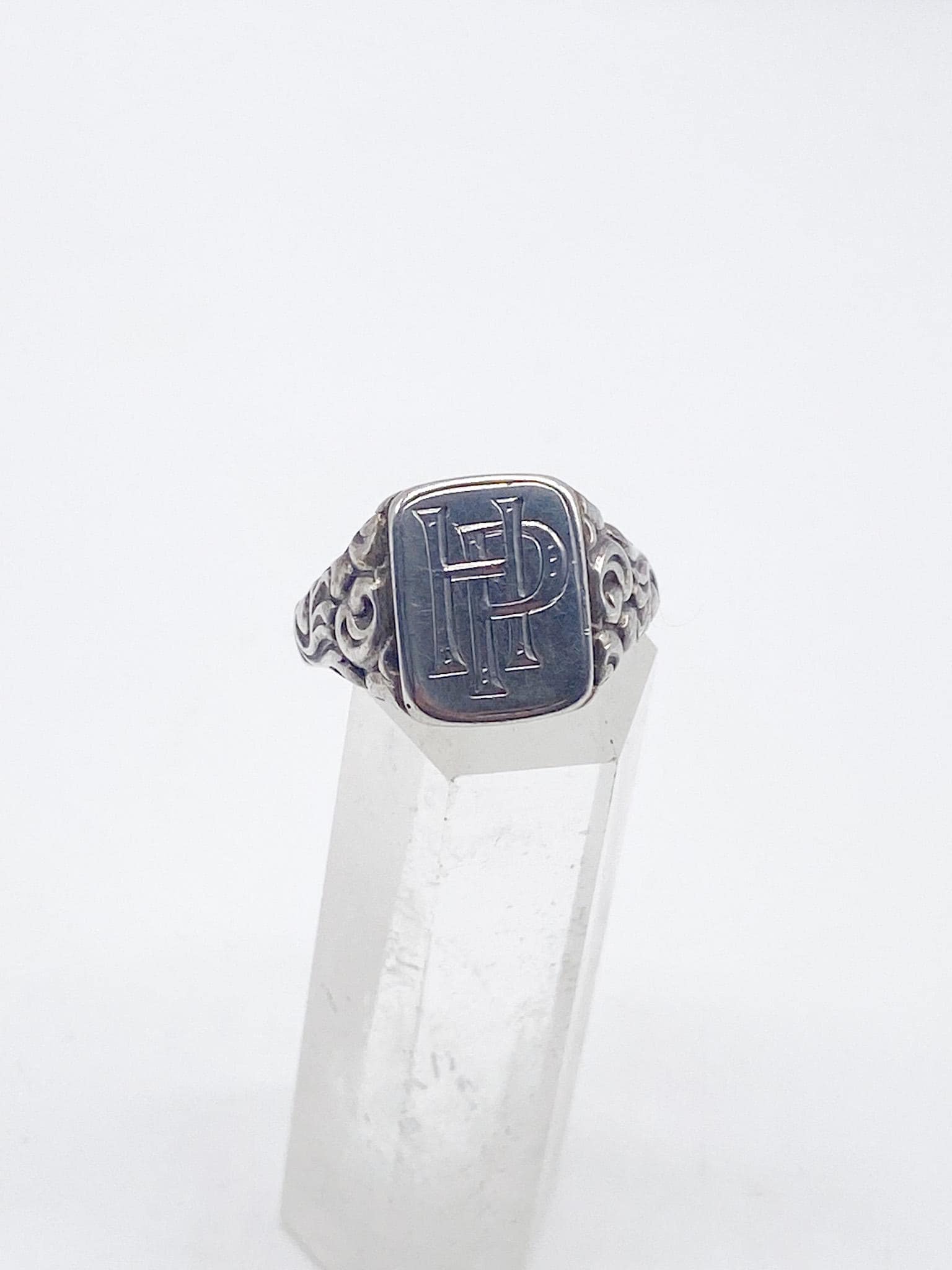 Vintage Siegelring Mit Buchstaben H Und P Silberring Aus Altem 835 Silber Größe 61/62 - 19, 5 Mm von MagnetBerlin