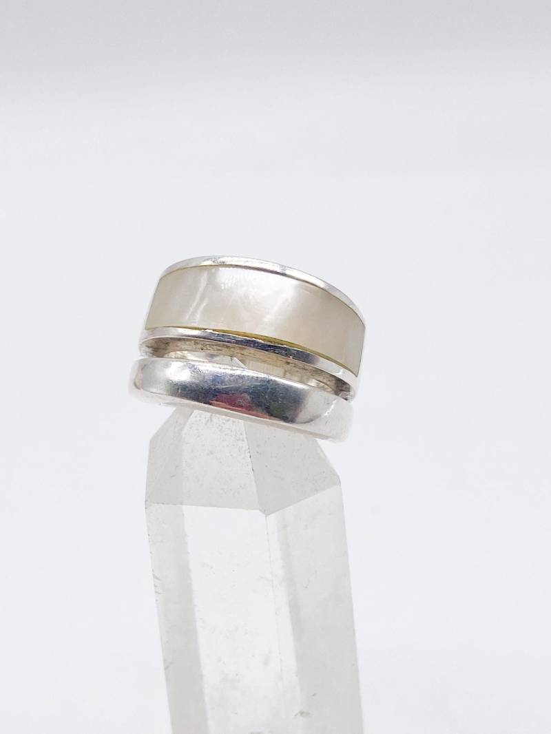 Vintage Silberring Mit Weißem Perlmutt Aus 925 Silber Größe 53/54 - 17 Mm von MagnetBerlin
