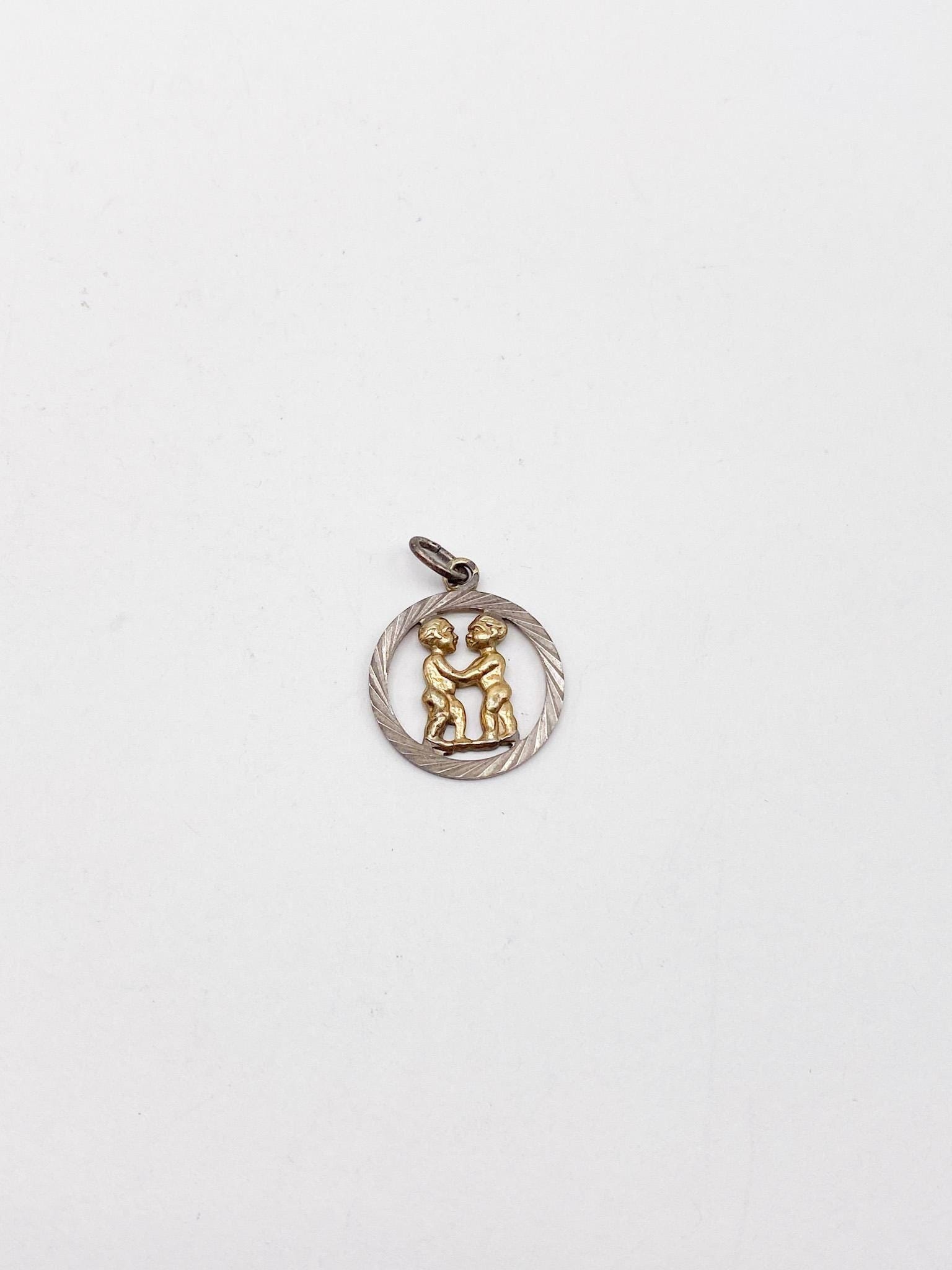 Vintage Sternzeichen Anhänger Zwilling Echtes Silber 835 Tierzeichen Glücksbringer Geschenk Freundin Vintage Sternzeichen Anhänger Zwilling Echtes Silber 835 Tierzeichen Glücksbringer Geschenk Freundin von MagnetBerlin