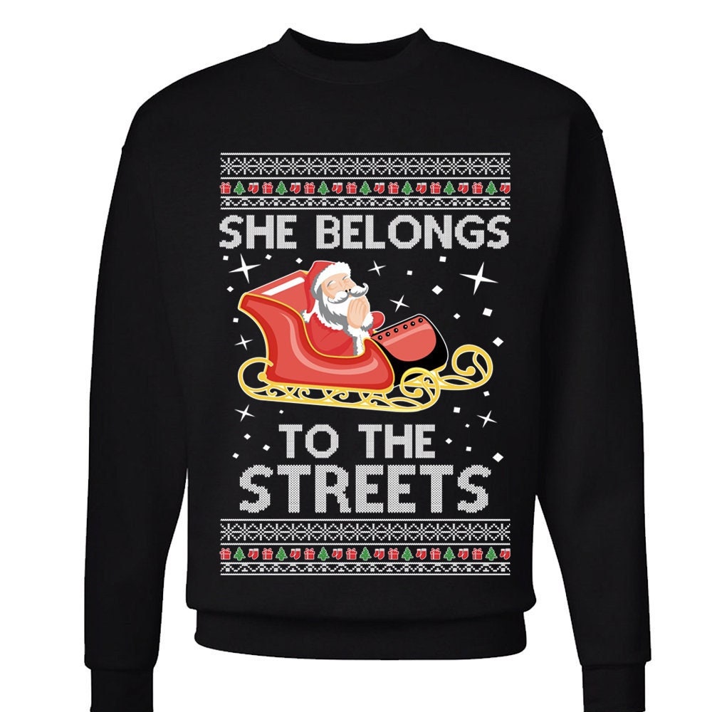 She Belongs To The Streets Meme Ugly Christmas Sweater Funny Santa Drive Holiday Xmas Party Crewneck Sweatshirt von MagnifiShirt