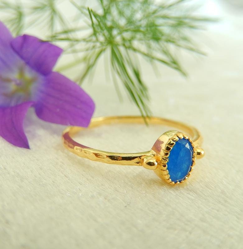 Damenring Blaue Jade Ring 925 Sterling Silber 18 Karat Vergoldet Einzigartig Filligran Gehämmert Edelstein Oval Romantisch Boho Zierlich Geschenk Damenring Blaue Jade Ring 925 Sterling Silber 18 Karat Vergoldet Einzigartig Filligran Gehämmert Edelstein Oval Romantisch Boho Zierlich Geschenk von MagnoKreativ
