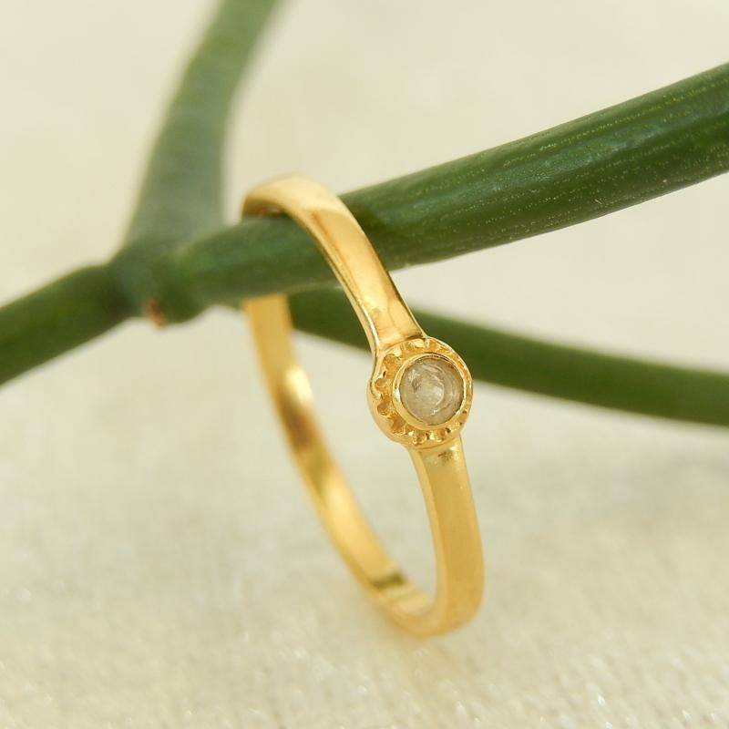 Damenring Regenbogen Mondstein Ring 18 Karat Vergoldet 925 Sterling Silber Rund Filligran Fingerring Echter Edelstein Boho Romantisch Geschenk Damenring Regenbogen Mondstein Ring 18 Karat Vergoldet 925 Sterling Silber Rund Filligran Fingerring Echter Edelstein Boho Romantisch Geschenk von MagnoKreativ