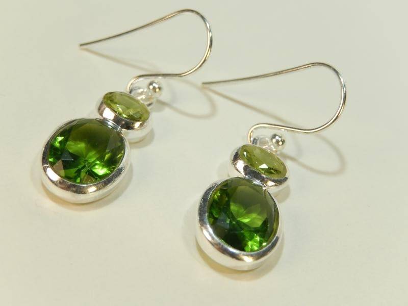 Peridot Farbene Ohrringe Mit Faccettierten Steinen. Aus 925Er Sterlingsilber Damen Ohrhänger Damenohrringe Echte Edelstein Schmuck von MagnoKreativ