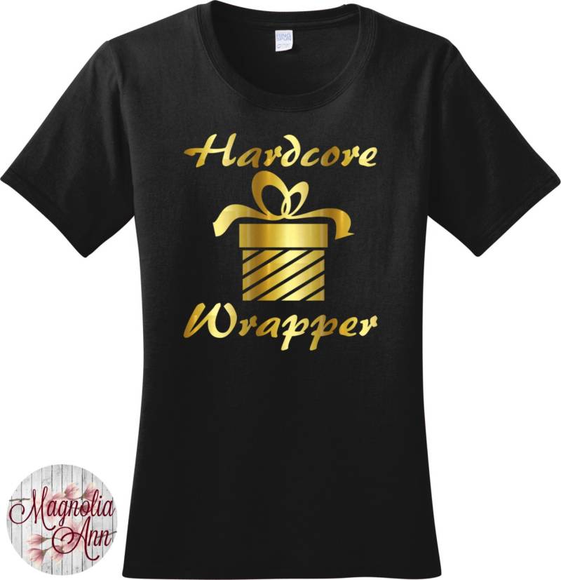 Eingebohrte Verpackung, Geschenk, Weihnachten Frauen-T-Shirt in 7 Farben Den Größen S-4x, Plus Größe, Kleidung Übergröße von MagnoliaAnn