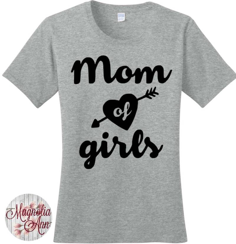 Mama Des Mädchen-Herz-Pfeils, Damen-Grafik-T-Shirt in 7 Verschiedenen Farben Den Größen S-4x, Plus Size von MagnoliaAnn