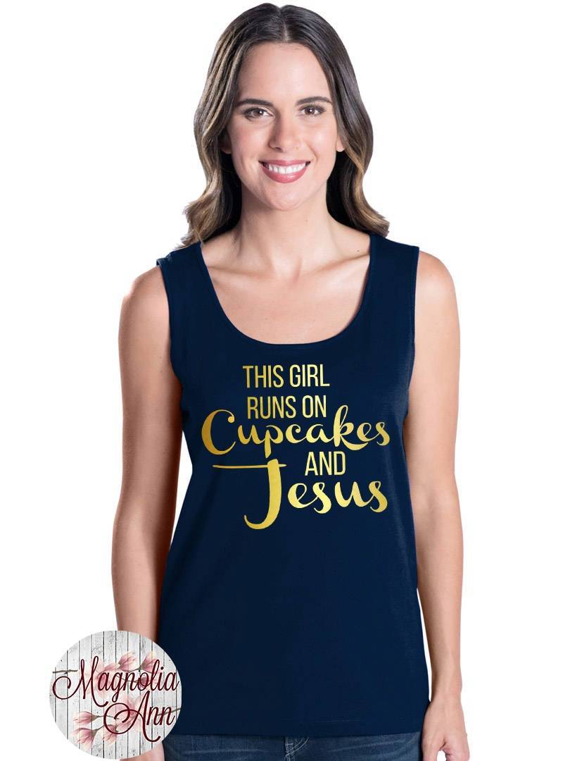This Girl Runs On Cupcakes & Jesus, Damen Premium Jersey Tank Top in Den Größen S-4x, Plus Sizes, Curvy, Viele Farben von MagnoliaAnn
