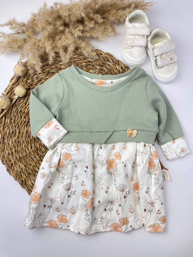 Girly Sweater 68/ Lindgrün/Waffeljersey/Jersey/Frühling/Blumen/Blüten von MagnoliaCottonCraft