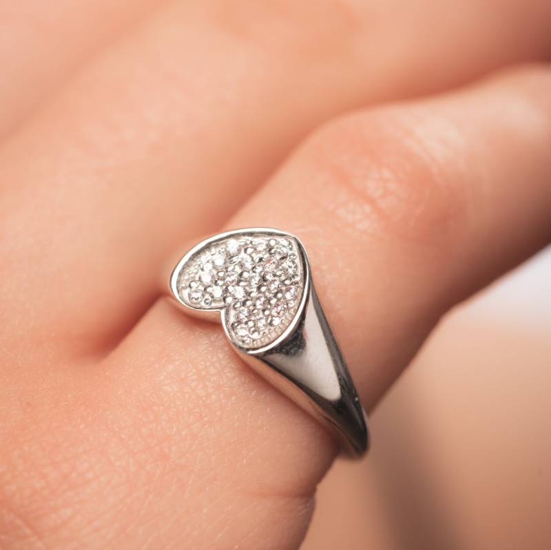Herzring - Zierlicher Silberring Personalisierter Ring Sterling Silber Engravable Signet Muttertagsgeschenk Weihnachtsgeschenk von MagnoliaPersonalized