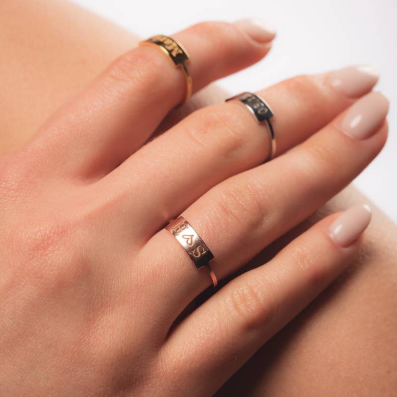 Zierliche Barring - Personalisierter Namensring Initialringe Sterling Silber Ring Muttertagsgeschenk von MagnoliaPersonalized