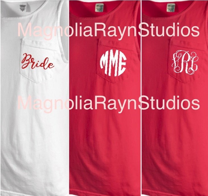 Komfort Farben Braut Partei Monogramm Tanks, Tasche Tank, Brautjungferngeschenk, Tank Komfort Farben Braut Partei Monogramm Tanks, Tasche Tank, Brautjungferngeschenk, Tank von MagnoliaRaynStudios