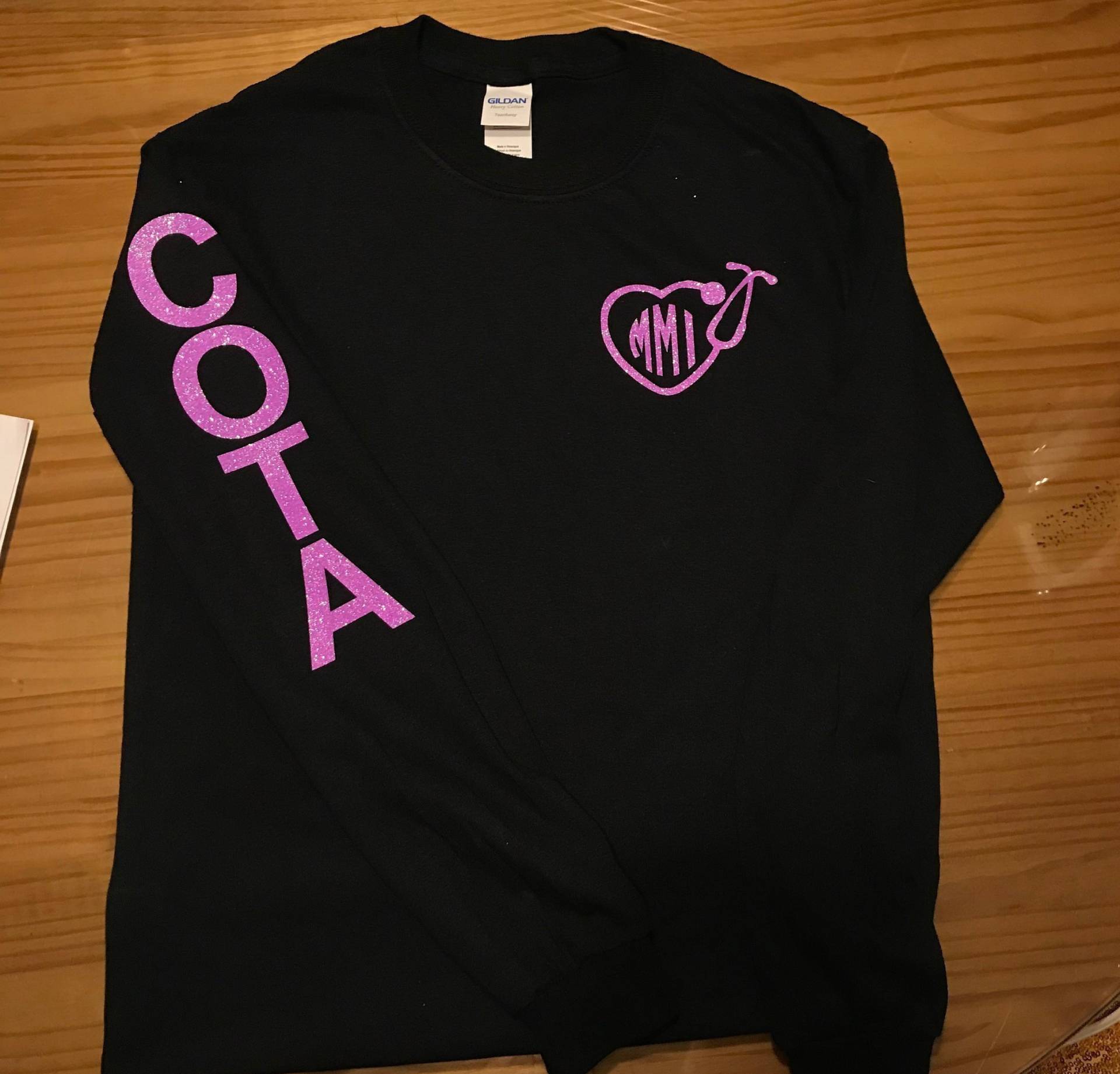 Monogramm, Monogramm Stethoskop Shirt, Glitter-Ota-Sleeve-Design, Cota Ergotherapeutin Assistenten Glitter-Monogramm-Shirt Monogramm, Monogramm Stethoskop Shirt, Glitter-Ota-Sleeve-Design, Cota Ergotherapeutin Assistenten Glitter-Monogramm-Shirt von MagnoliaRaynStudios