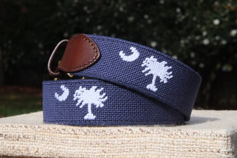 South Carolina Custom Genähter Palmetto Nadelspitzen Gürtel - Echtes Leder South Carolina Custom Genähter Palmetto Nadelspitzen Gürtel - Echtes Leder von MagnoliaRowBelts