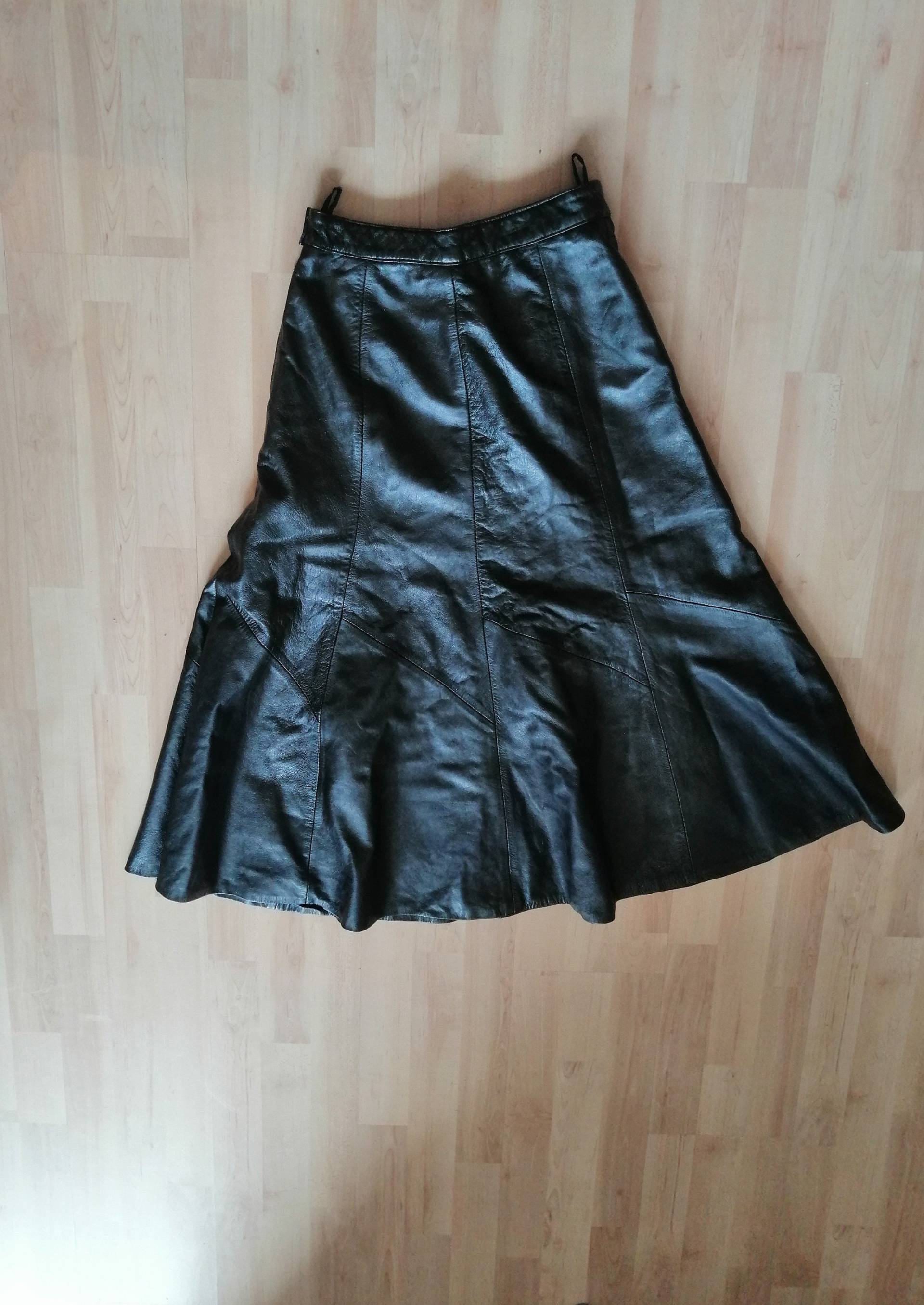 Vintage, Midi-Lederrock, Schwingende Form, Größe S, Schmale Taille, Vintage, 80Iger Jahre von MagnolienVonClaudia