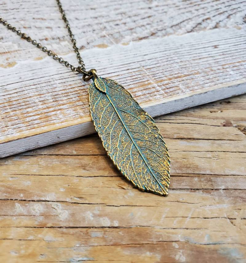 Grünspan Blatt Anhänger Halskette Boho Messingkette von MagpieMadnessJewelry