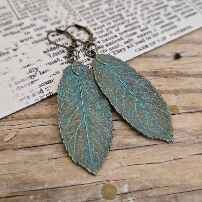 Grünspan Blatt Ohrringe Patina Messing, Handwerker Stil von MagpieMadnessJewelry
