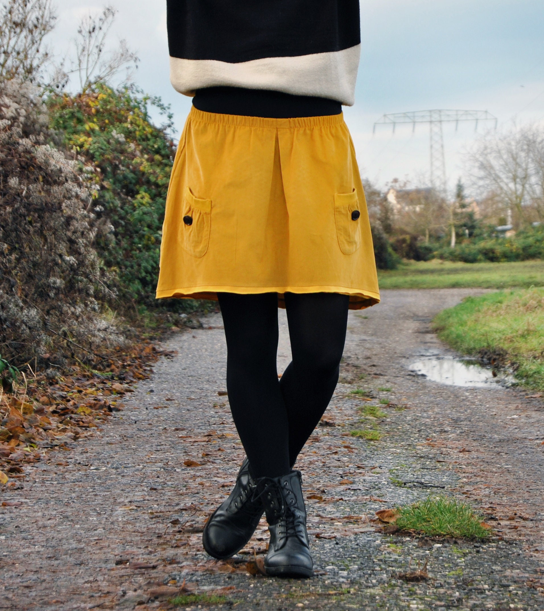 Sienna . Damenrock, Ausgestellt, Cord - Senfgelb von MagpieSui