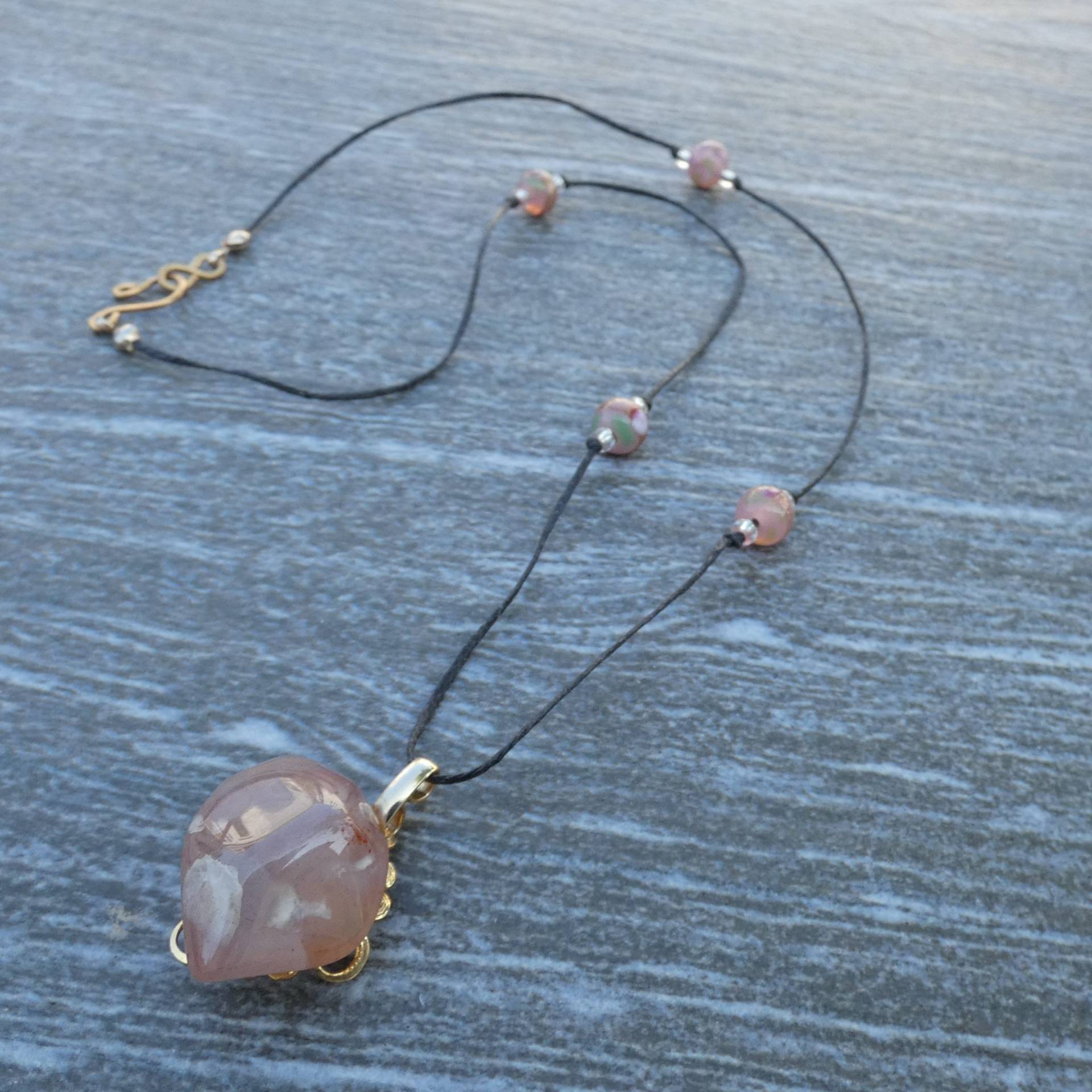 Rohquarz Und Vintage Glas Halskette Rohquarz Und Vintage Glas Halskette von MagpieTidings