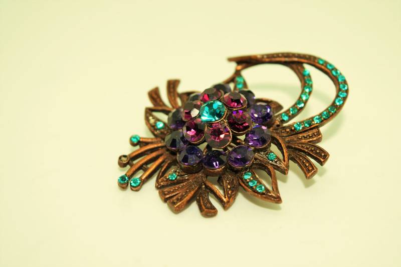 Vintage Blumen-Brosche von MagpiesCoven