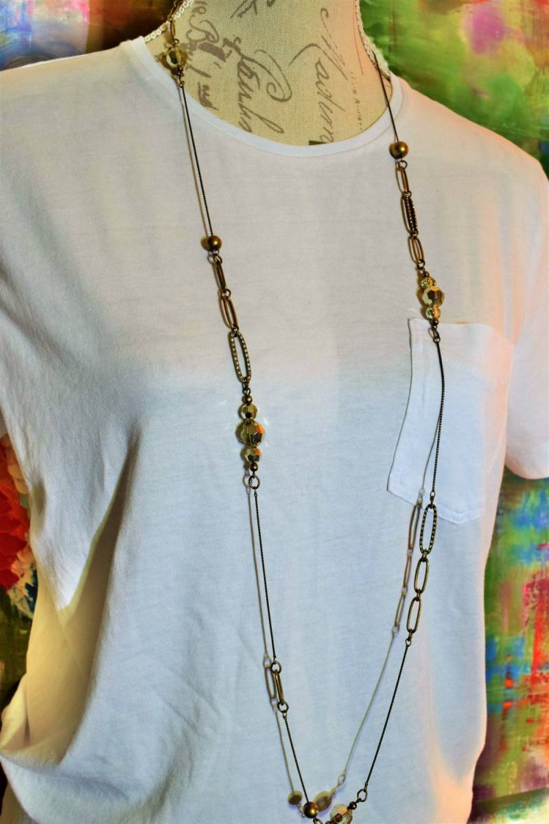 Vintage Goldfarbene Perlenkette von MagpiesCoven