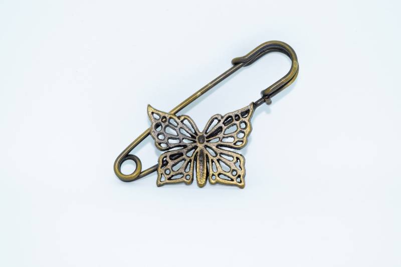 Vintage Schmetterlings-Brosche von MagpiesCoven