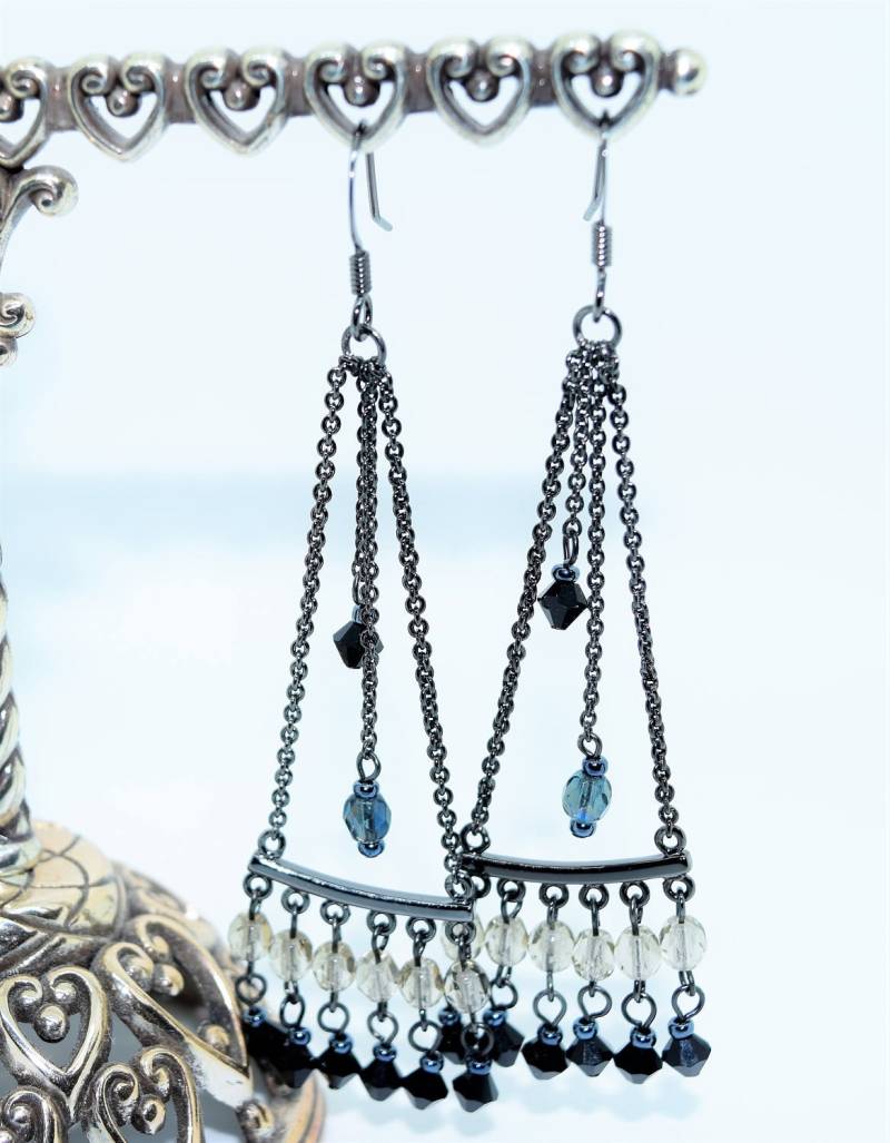 Vintage Schwarz Und Silber Perlen Kronleuchter Tropfen Ohrringe von MagpiesCoven