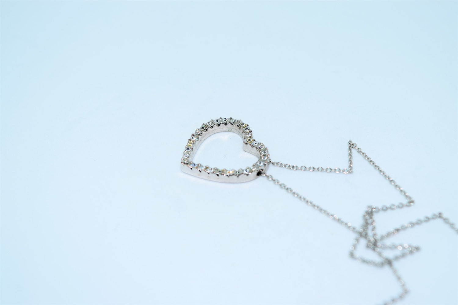 Vintage Silberkette Mit Einem Herz-Anhänger von MagpiesCoven