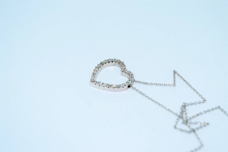 Vintage Silberkette Mit Einem Herz-Anhänger von MagpiesCoven