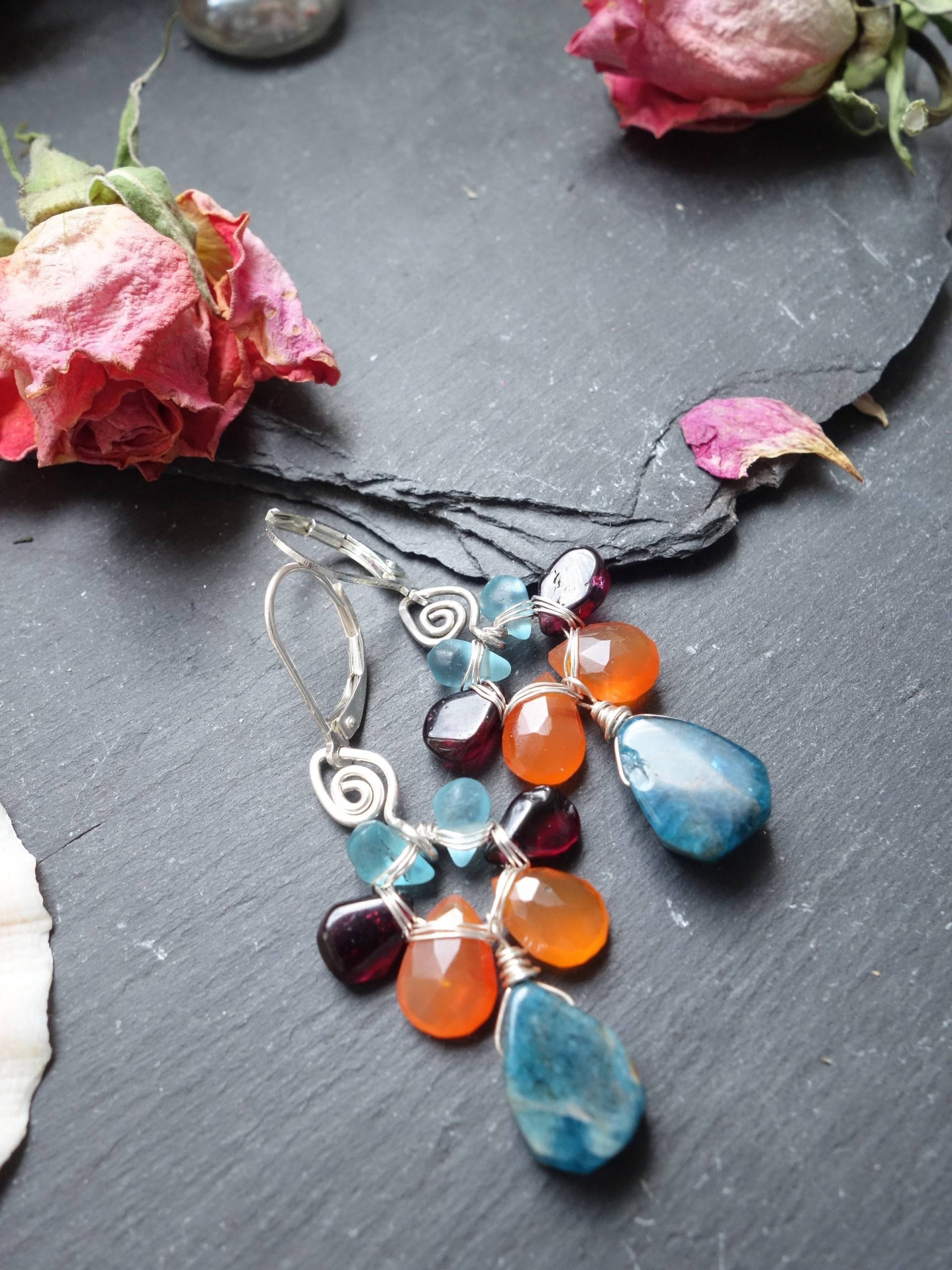 Apatit Ohrringe Boho Multicolor | Blauer Stein Silber Karneol Handgemachte Ohrringe, Statement Schmuck Blumenohrringe Gemischter Apatit Ohrringe Boho Multicolor | Blauer Stein Silber Karneol Handgemachte Ohrringe, Statement Schmuck Blumenohrringe Gemischter von MahamudraDesign