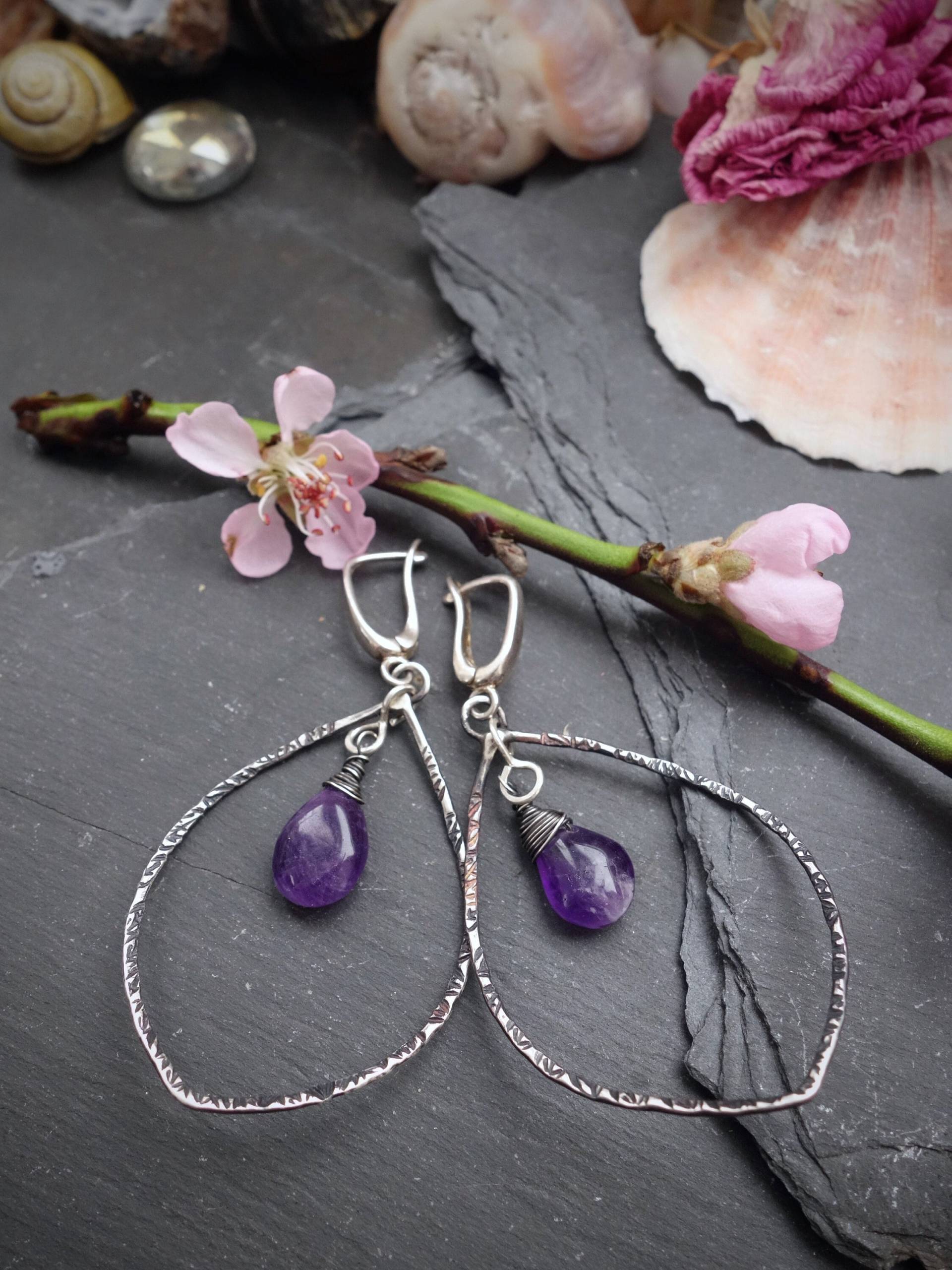 Große Ohrringe Oxidiertes Silber, Baumeln Gehämmert Amethyst Handwerker-stil, Rustikale Boho Quarzblatt Ohrringe, Tropfenohrringe Leicht Große Ohrringe Oxidiertes Silber, Baumeln Gehämmert Amethyst Handwerker-stil, Rustikale Boho Quarzblatt Ohrringe, Tropfenohrringe Leicht von MahamudraDesign