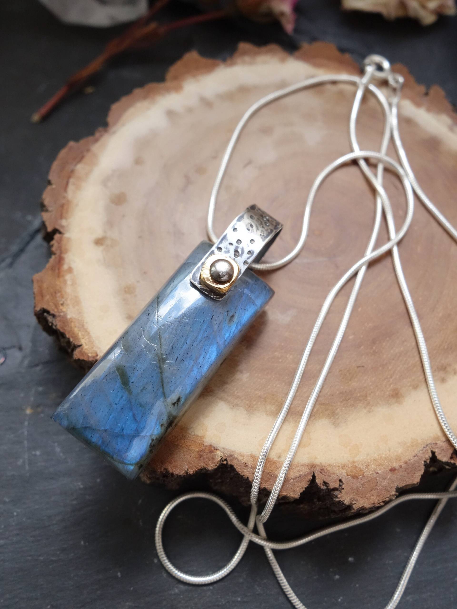 Labradorit Rechteck Anhänger Halskette Sterling Silber | Handwerker-Kette Auffällig Blau Oxidiert Stein Boho Schmuck Labradorit Rechteck Anhänger Halskette Sterling Silber | Handwerker-Kette Auffällig Blau Oxidiert Stein Boho Schmuck von MahamudraDesign