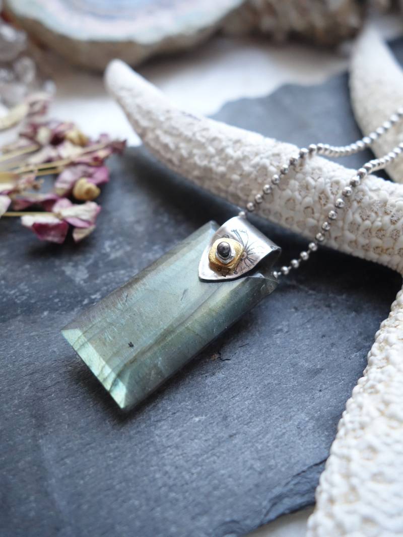 Rechteck Labradorit Anhänger Halskette | Golden Blitz Grüne Einfache Silber Stein Schmuck Handwerker-Stil von MahamudraDesign