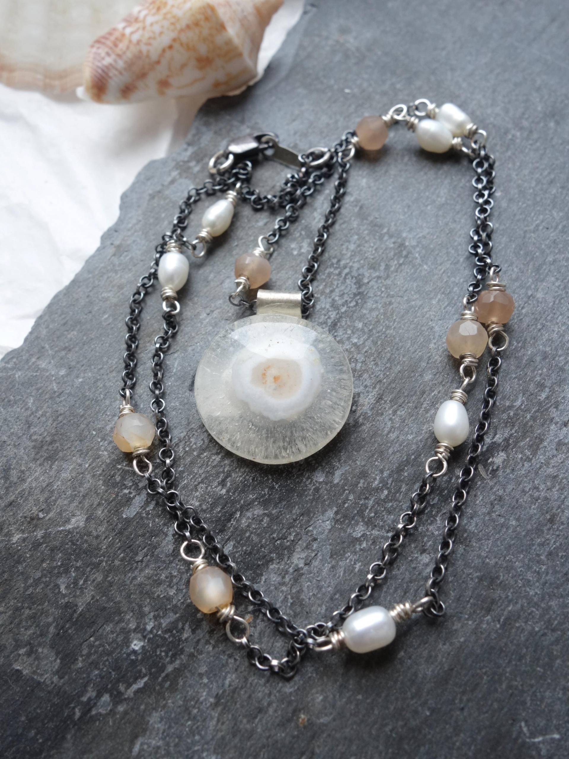 Solar Quarz Anhänger Oxidiertes Sterling Silber, Perlen von MahamudraDesign