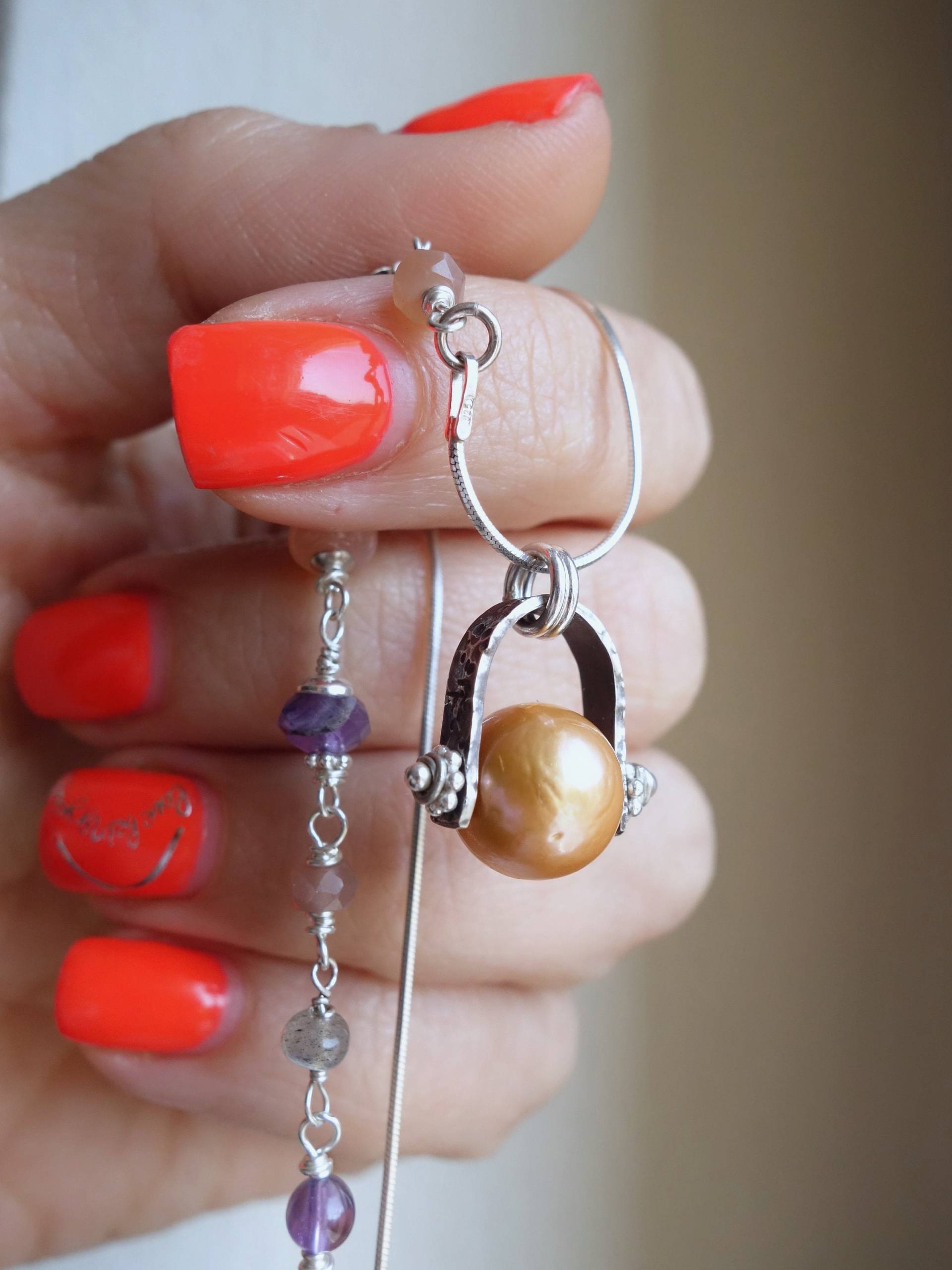 Zierliche Perlen Anhänger Halskette Handwerker Schmuck | Ausgefallene Zierliche Edelstein Oranger Silber Unikat Kette von MahamudraDesign