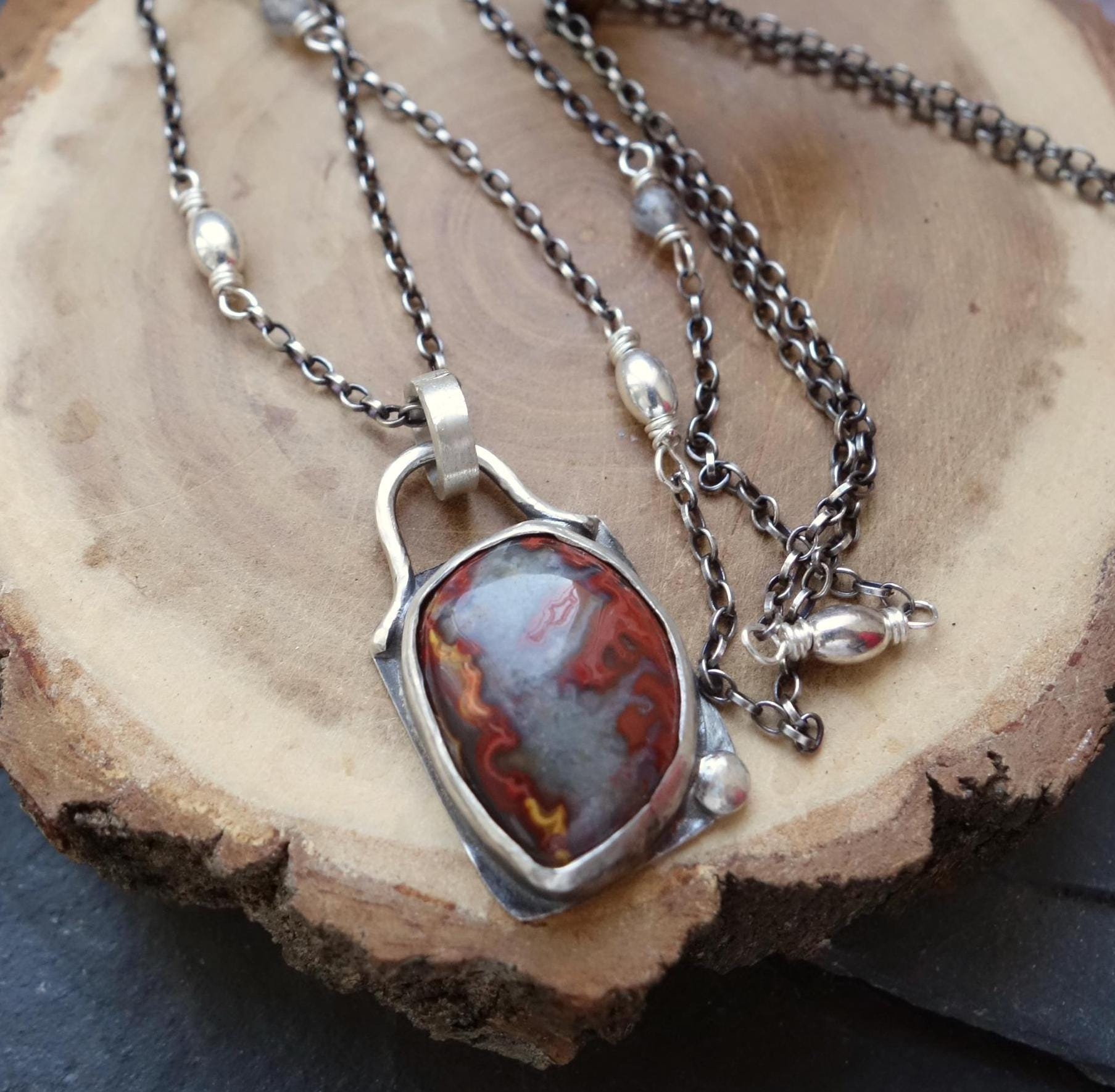 Oxidierte Sterling Silber Crazy Lace Achat Anhänger Halskette von MahamudraDesign