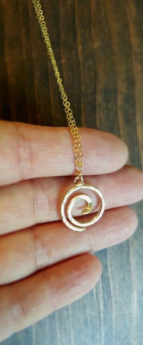 Wellen, Energie, Fließende, Fließende Bewegung Halskette in 14 Karat Vergoldet Wellen, Energie, Fließende, Fließende Bewegung Halskette in 14 Karat Vergoldet von MahinaSpirit