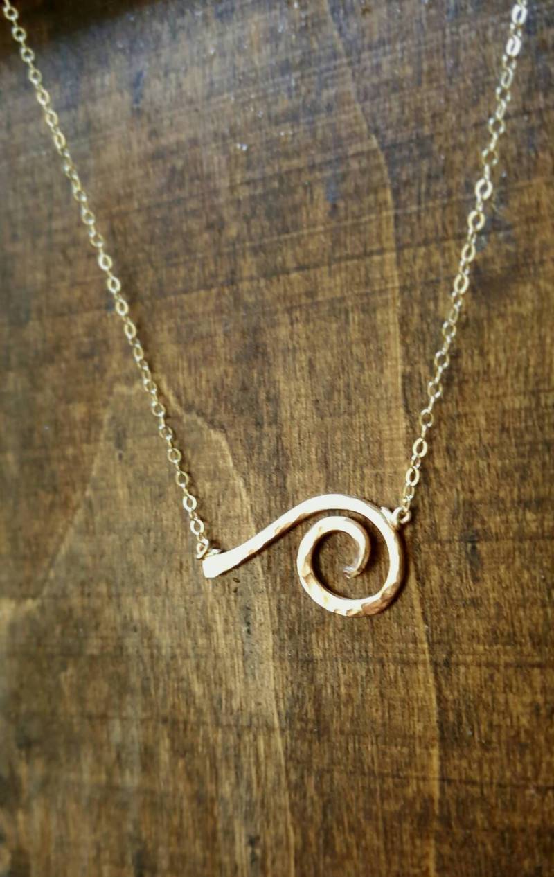 Wellen-Halskette 14 Karat Vergoldet Wellen-Halskette 14 Karat Vergoldet von MahinaSpirit