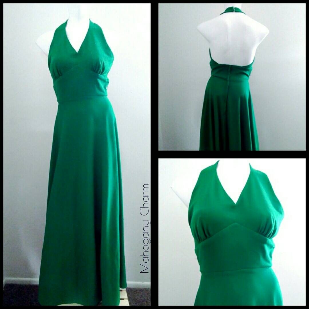 70Er Jahre Vintage Smaragdgrünes Halfterkleid 70Er Jahre Vintage Smaragdgrünes Halfterkleid von MahoganyCharm