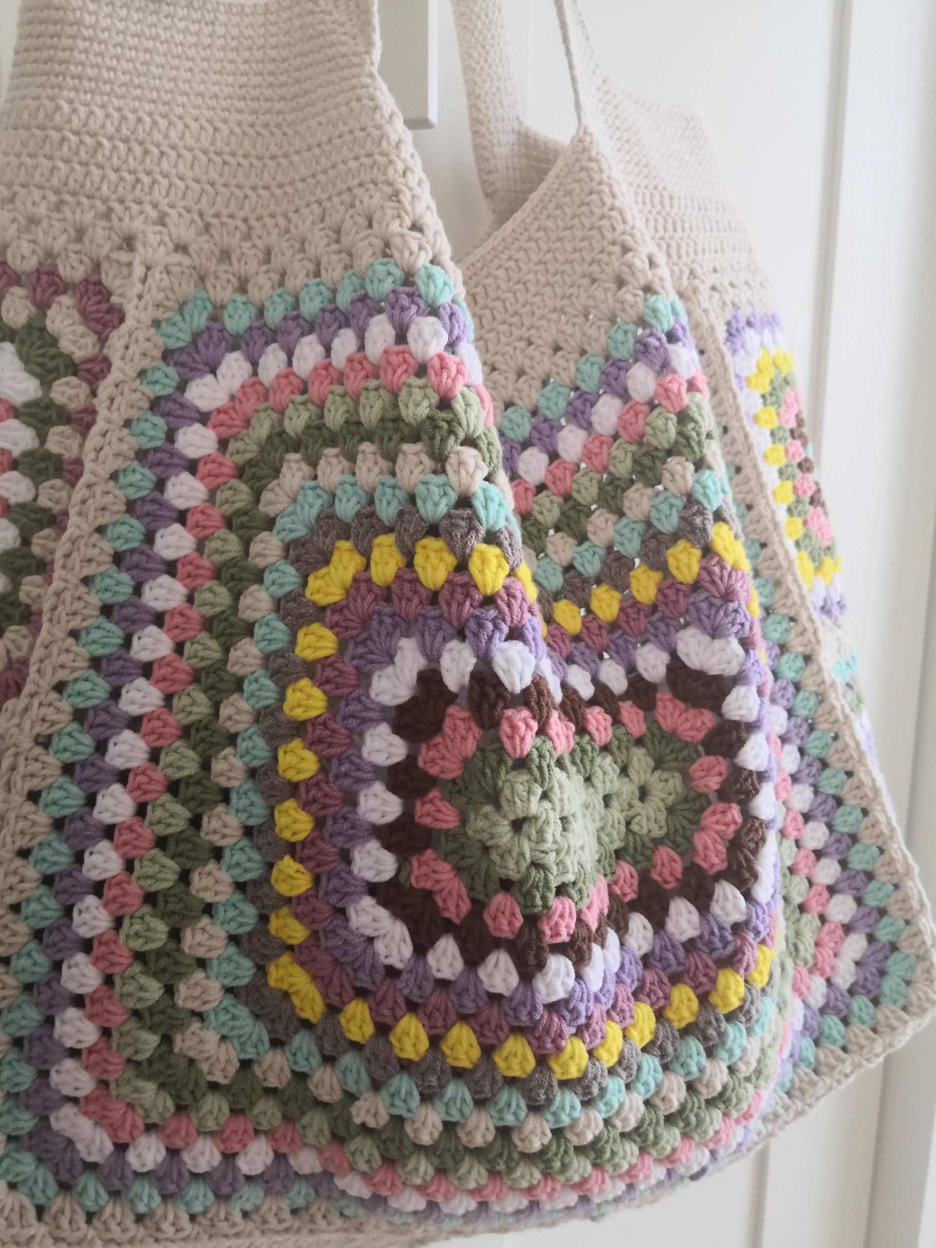 Granny Square Tasche, Oma Quadrat Tasche, Häkeltasche, Tote Bag, Vintage Square, Geschenk Für Sie, Geschenkidee, Handmade Granny Square Tasche, Oma Quadrat Tasche, Häkeltasche, Tote Bag, Vintage Square, Geschenk Für Sie, Geschenkidee, Handmade von MahzaAtelier