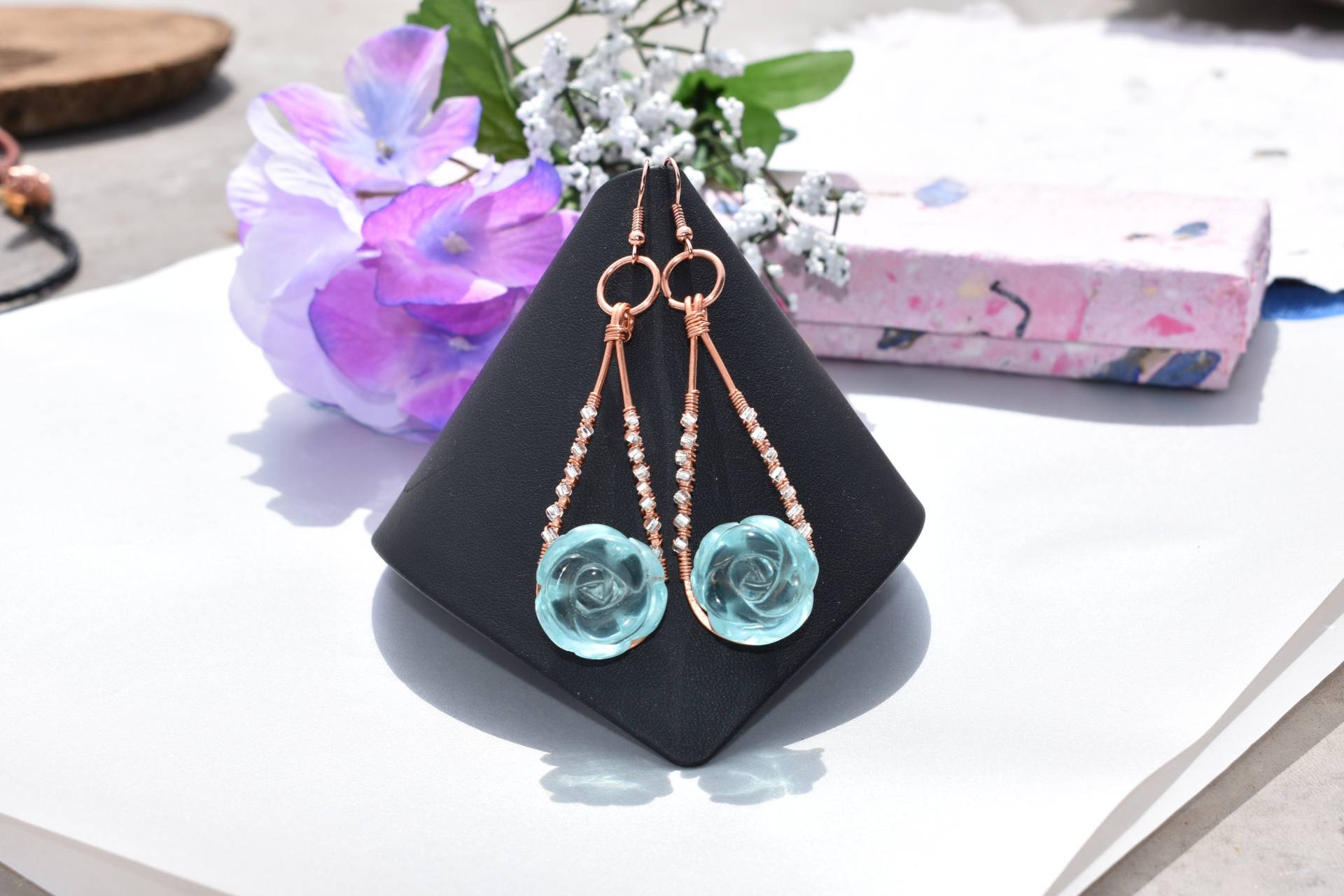 Blaue Rosen Dangle Ohrringe Blaue Rosen Dangle Ohrringe von MaidenMetalShop