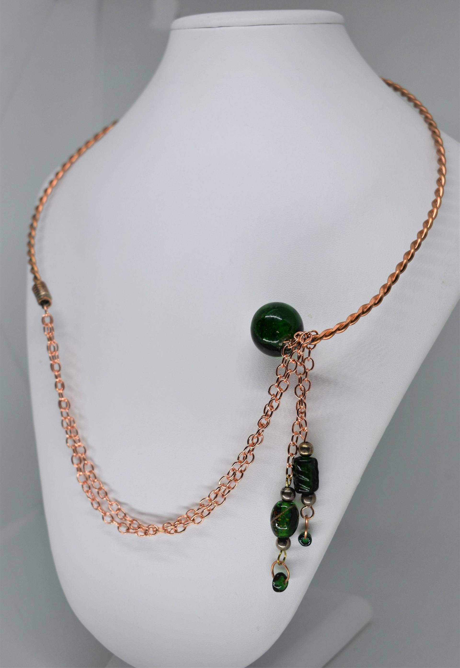 Grünes Glas Und Kupferdraht Halsband Grünes Glas Und Kupferdraht Halsband von MaidenMetalShop