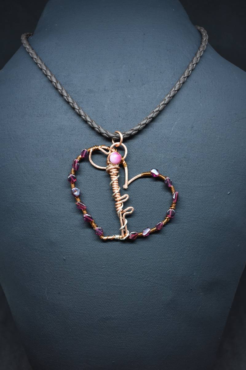 Herz Und Schlüssel Draht Umwickelt Granat Pendent Halskette von MaidenMetalShop
