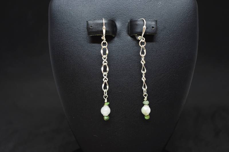 Jade Und Smaragde Auf Einer Silberkette Jade Und Smaragde Auf Einer Silberkette von MaidenMetalShop