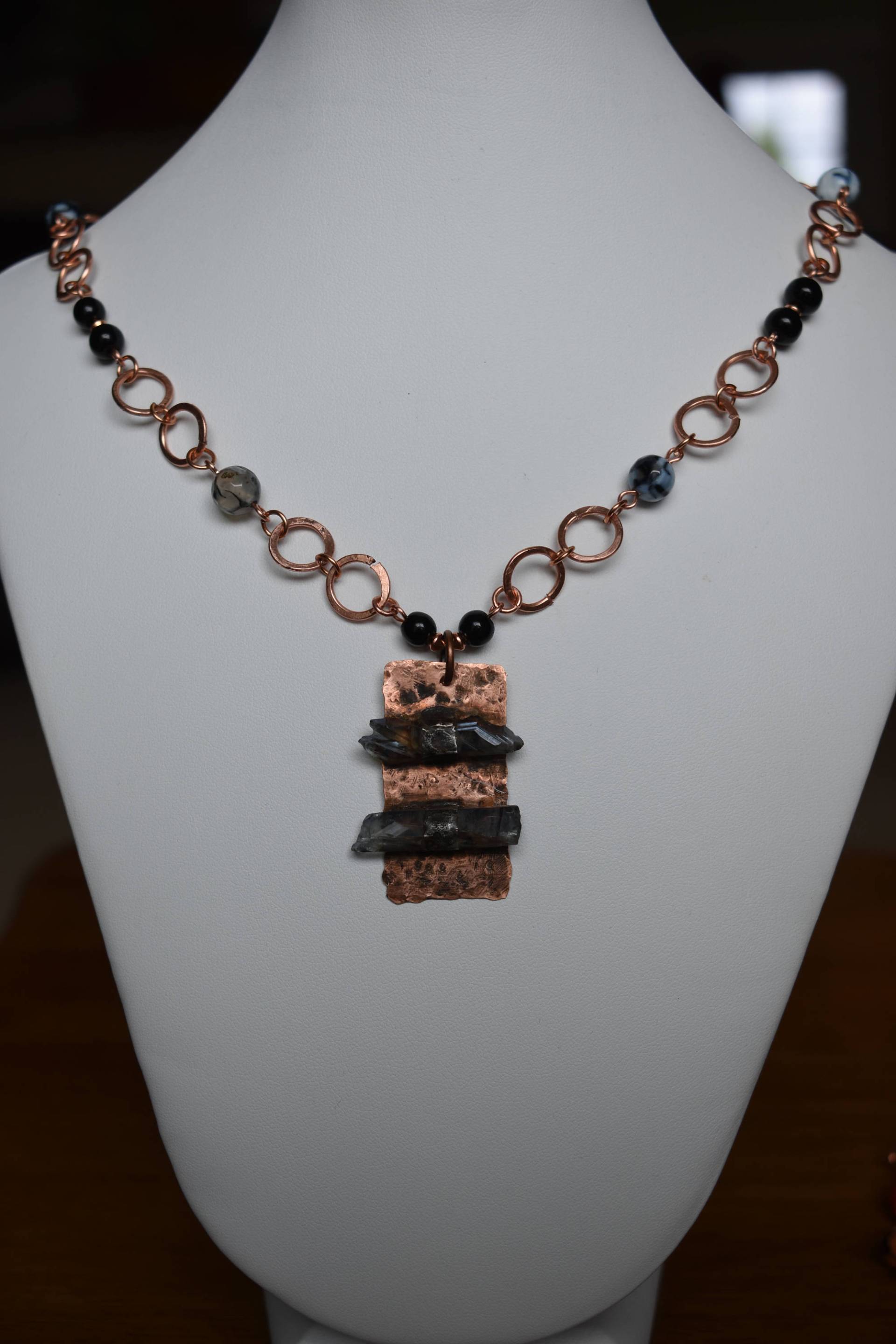 Rauchquarz Pendent Halskette Mit Perlen-Kette von MaidenMetalShop