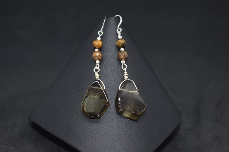 Rauchquarz Und Tiger Auge Ohrringe von MaidenMetalShop