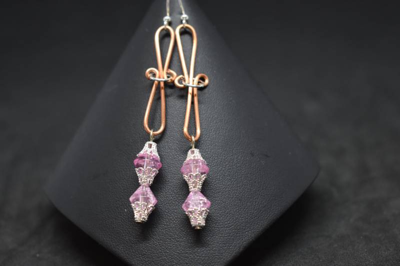 Rosa Knisternde Glas Und Gemischte Metalle Ohrringe Rosa Knisternde Glas Und Gemischte Metalle Ohrringe von MaidenMetalShop