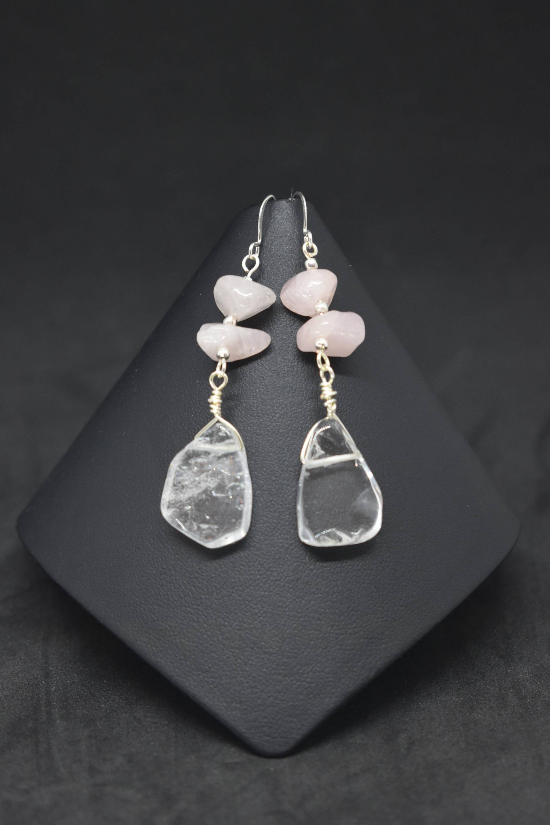 Rosenquarz Und Bergkristall Ohrringe Rosenquarz Und Bergkristall Ohrringe von MaidenMetalShop