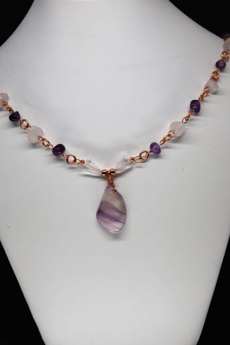 Rosenquarz Und Regenbogenfluorit Perlenkette Rosenquarz Und Regenbogenfluorit Perlenkette von MaidenMetalShop