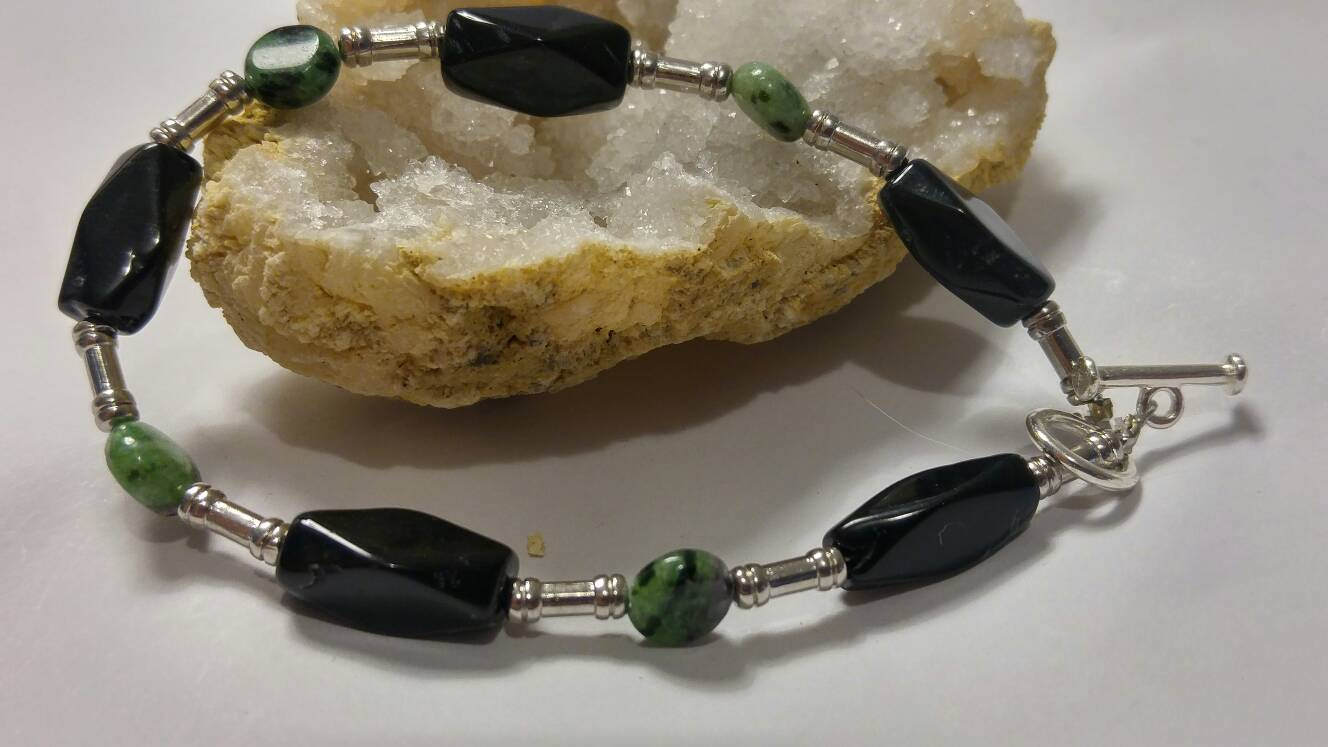 Rubin in Zoisite Und Schwarz Achat Armband Rubin in Zoisite Und Schwarz Achat Armband von MaidenMetalShop