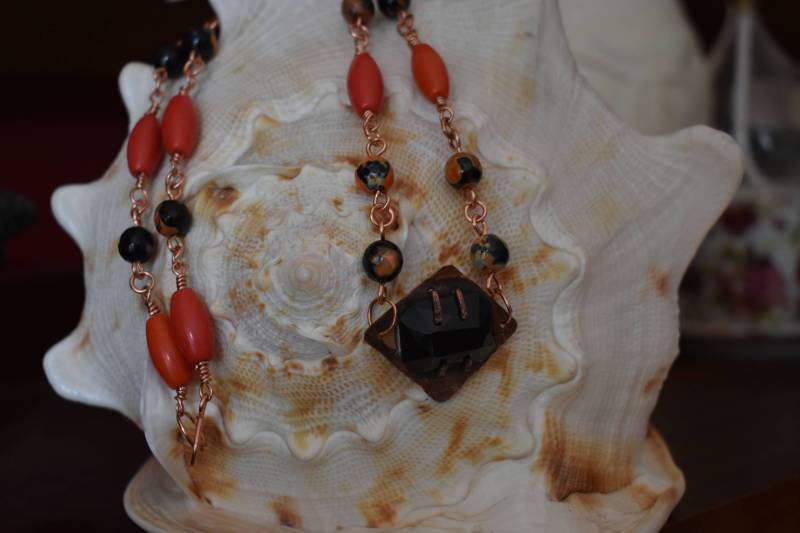 Schwarz Und Orange Jaspis Mit Schwarzem Obsidian Anhänger Schwarz Und Orange Jaspis Mit Schwarzem Obsidian Anhänger von MaidenMetalShop